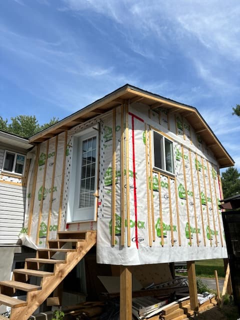 Agrandissement avec revêtement extérieur à Terrebonne - Photo 4